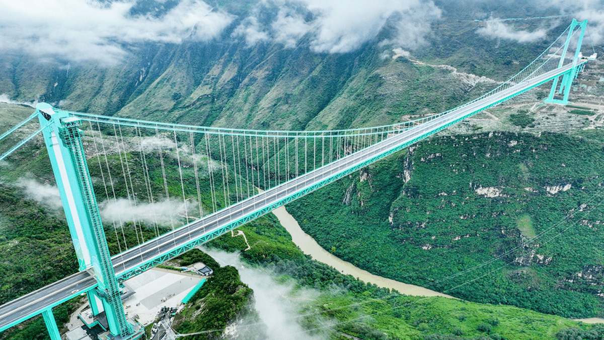 বিশ্বের সর্বোচ্চ সেতু চালু করল চীন, ভাঙলো নিজেদেরই রেকর্ড